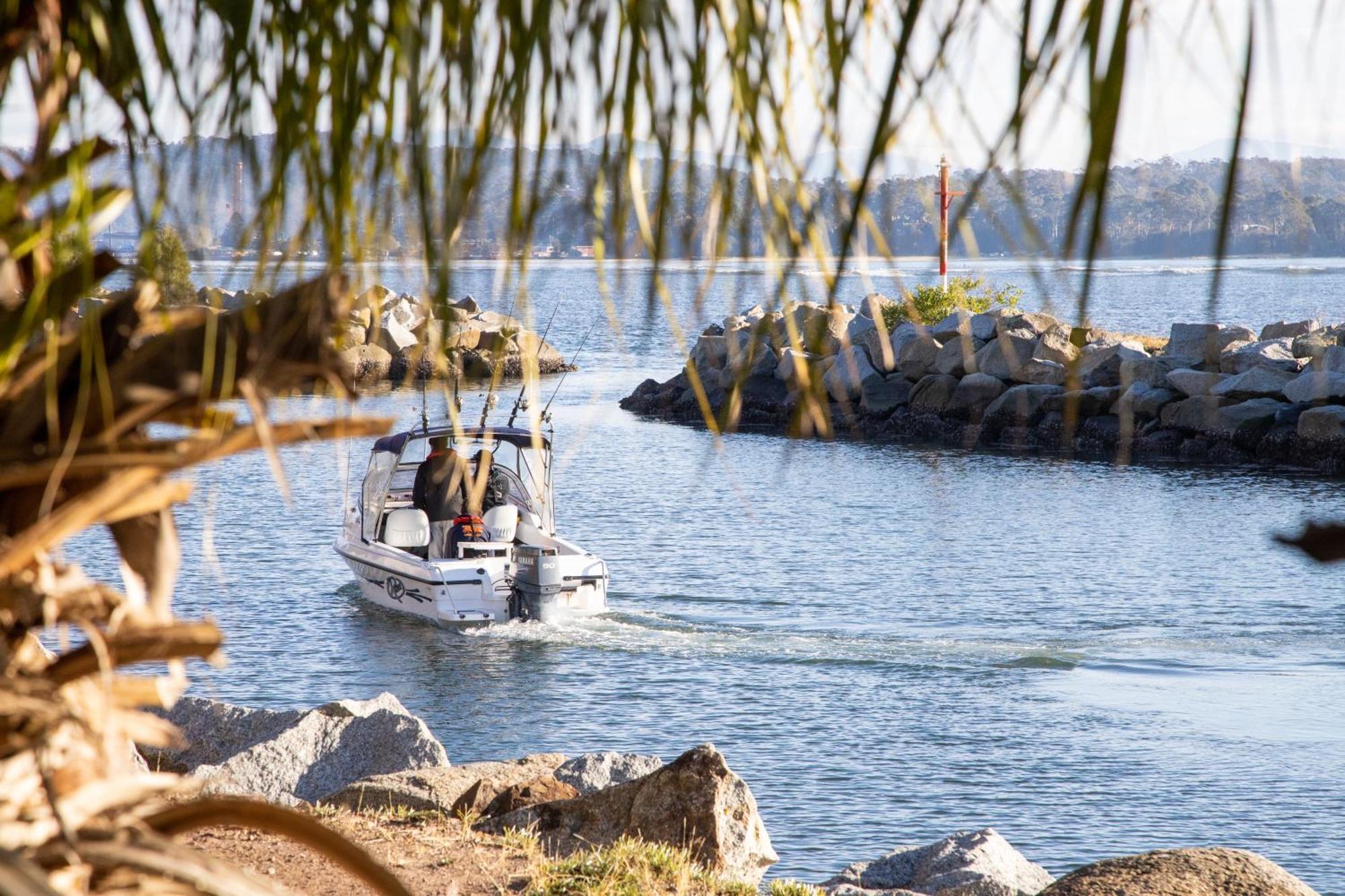 Batemans Bay Marina Resort Bagian luar foto